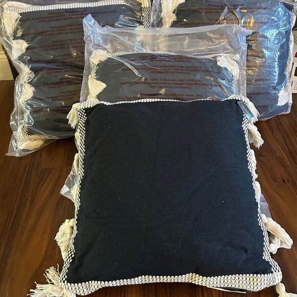 NWT Threshold pillows 20 x 20 navy and cream with removable cover - Picture 1 of 5